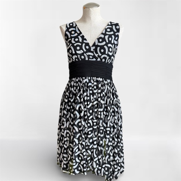 Ice Dresses & Skirts - Black White Geometric Print Fit & Flare Dress Size 10